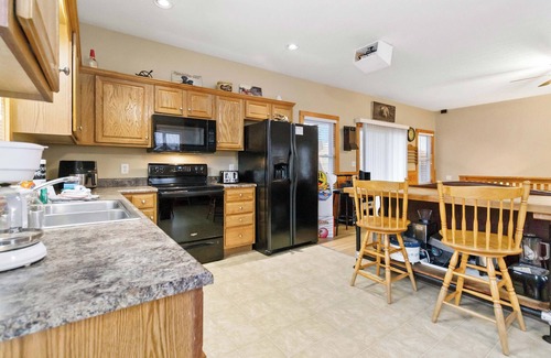 Sloans Valley House | Home Away From Home 25R- Fun, Lake Cumberland, Golf Carts, Pickleball, Pool