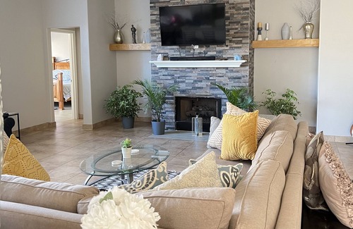 Tomball House | Home away from home! 4-BR with Backyard and full kitchen! Explore Parks & More!!