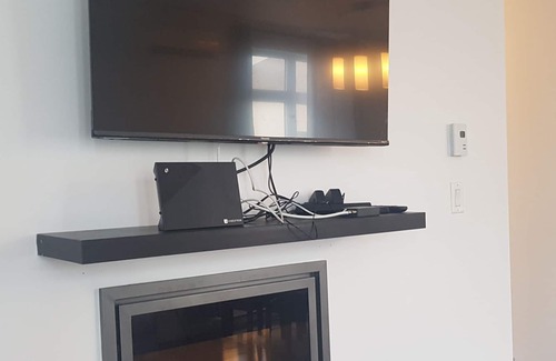 Plateau Apartment | Home away from home/5 mins to Gatineau Hiking Park, 10mins to Ottawa downtown