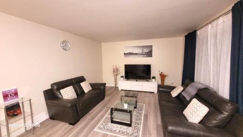 Fort Gary House | Home away from home - 6 bedroom fantastic bungalow