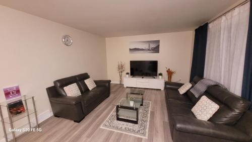 Fort Gary House | Home away from home - 6 bedroom fantastic bungalow