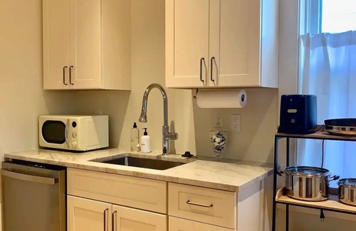 Sewickley House | Home away from home! Amenity-filled 3BR, 1.5BA home in Sewickley Village