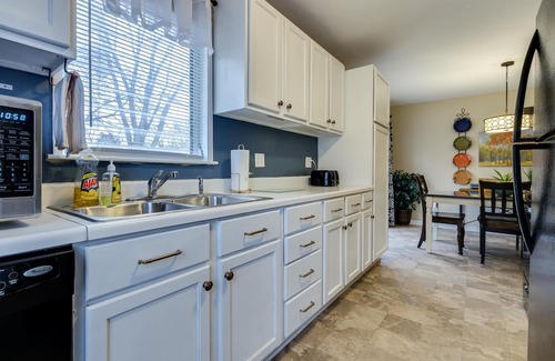 St. Joseph House | Home Away From Home! Clean & Comfy 2-bedroom Home