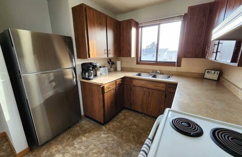 Thunder Bay House | Home away from home/Current River Arena area