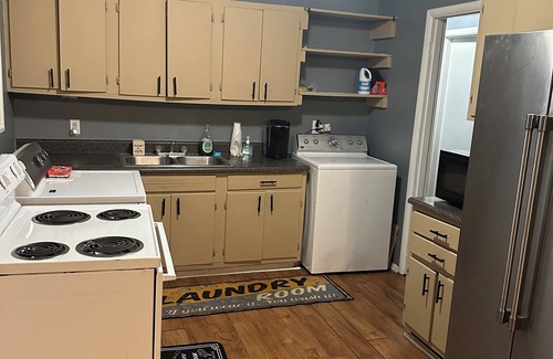 Decatur House | Home Away From Home - Charming 3-bedroom house with AC and WiFi in Decatur