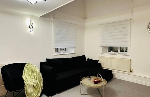 Derby Apartment | Home Away from Home- City Centre Gem
