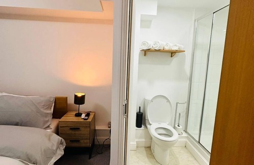Derby Apartment | Home Away from Home- City Centre Gem