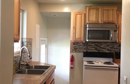 Richland House | Home away from home. Clean and cozy 3 bedroom, 1 bath in Richland, WA