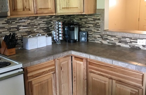 Richland House | Home away from home. Clean and cozy 3 bedroom, 1 bath in Richland, WA