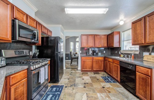 Barker House | Home Away from Home. Cozy family; open space in a nice community.