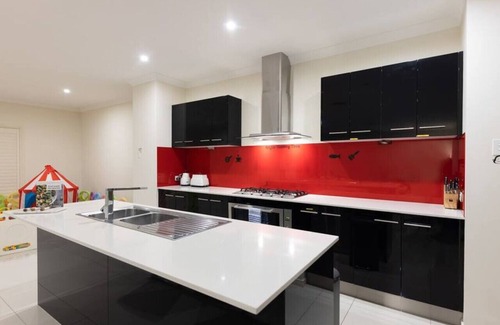 Rochedale House | Home away from home, Grand Family Mansion
