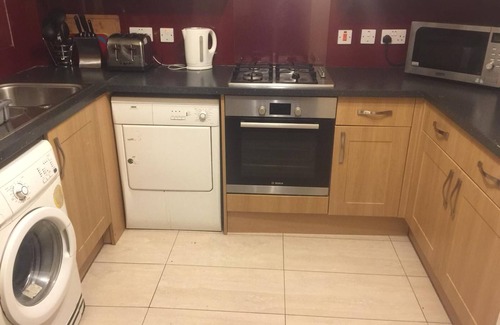 Colchester House | Home Away From Home - Relax with Netflix