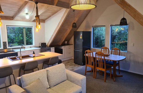 Mangawhai Heads House | Home away from Home in Mangawhai Heads. Family & Pet Friendly. Escape the City