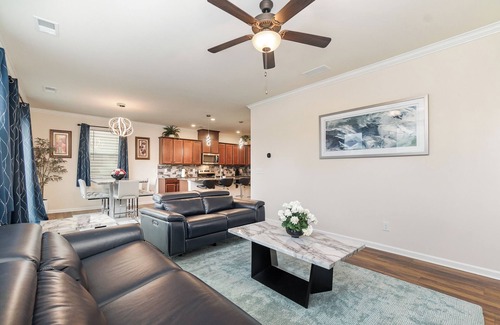 Bowling Green House | Home away from home in Charlotte