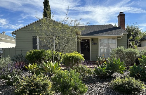 Cal Heights House | Home away from Home in trendy Long Beach neighborhood