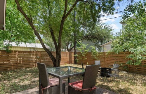 McKinley Heights House | Home Away From Home in E Austin! Yard + Laundry