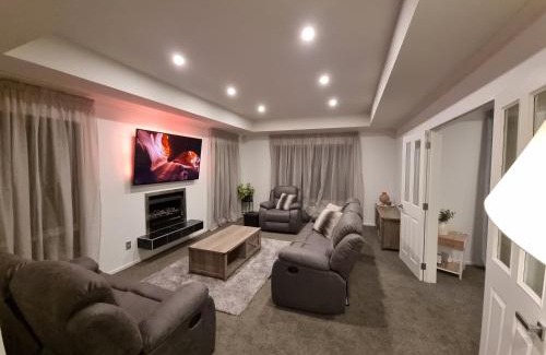 Rolleston House | Home away from home in Rolleston