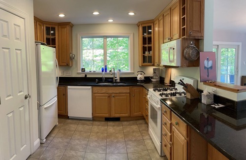 Adamsville House | Home-away-from-home in Westport Harbor.