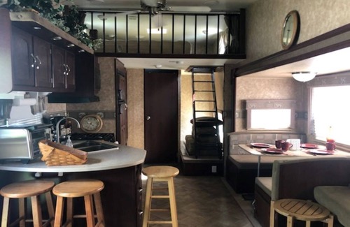 Marietta RV Rental | Home away from home is what you'll find in this RV in Marietta Ohio.
