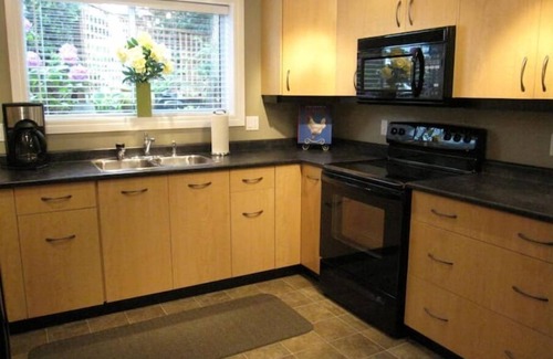 Victoria Apartment | Home Away From Home - King Bed