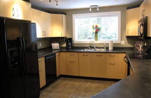 Victoria Apartment | Home Away From Home - King Bed