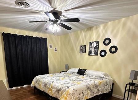 Bastian House | Home Away from Home~King Master w/Ensuite