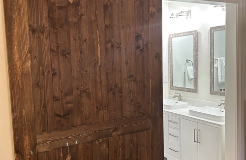 Paw Creek House | Home away from home. Less than 10 minutes to City!