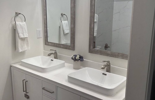Paw Creek House | Home away from home. Less than 10 minutes to City!
