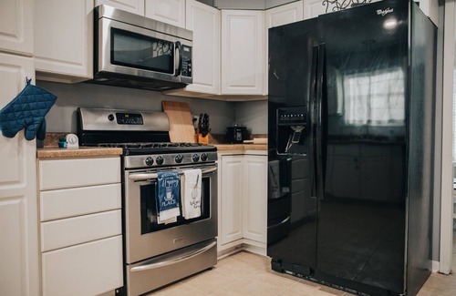 Westlake House | Home Away from Home! Located in Central Westlake!