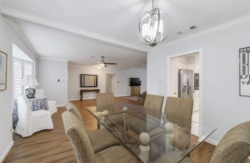Houston House | Home Away From Home, Med Center, Sports, Shopping
