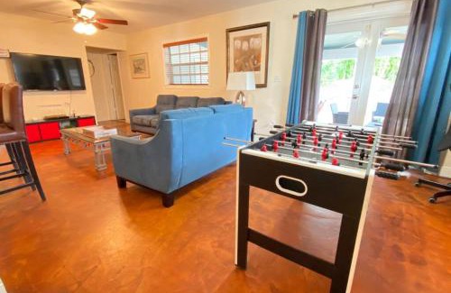 Olympia Heights House | HOME AWAY FROM HOME Near Airport and Malls and Highways
