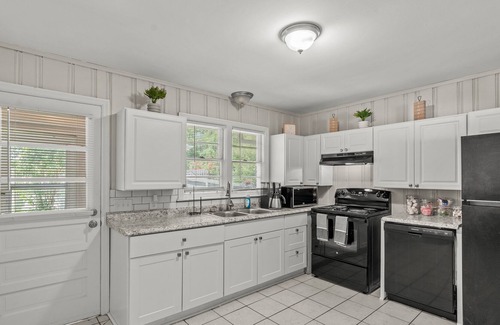 Columbia Cottage | Home away from home near Ft Jackson, USC, and Downtown Columbia