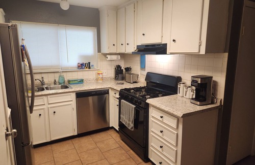 Baytown House | Home away from home near plants and hospital contractors welcome.