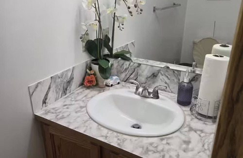 Calgary House | Home away from home:-)nVery near to the airport!nBreakfast included