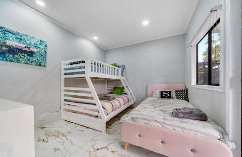 Titirangi Apartment | Home Away From Home