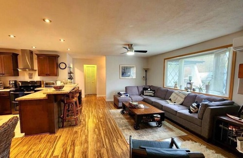 Huron-Kinloss Bed & Breakfast | Home Away from Home (Point Clark)nClean and quiet Room for Rent!