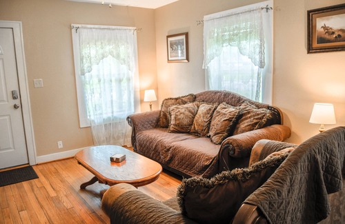 Bay City House | Home Away from Home.relax in our clean, comfy 2 BR, 1 bath house in Bay City