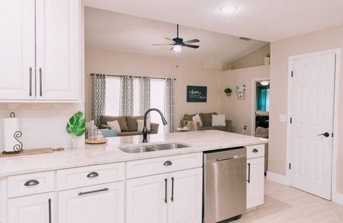 Deltona Lakes House | Home Away From Home-Spacious 8 Guests Pool Homenn