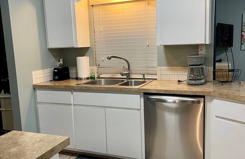 South Venice House | Home away from home! Star of Venice! Heated pool, close to beach! Pet-friendly