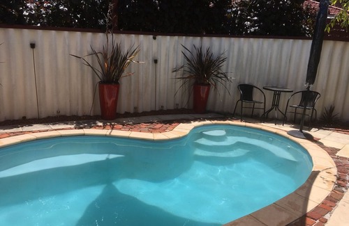 Hilton House | Home away from home, super comfy inside and out with pool, pizza oven and bbq