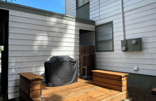 Russian Jack Park Apartment | Home Away From Home