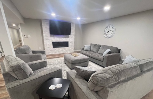Centre Hall Apartment | Home Away from Home- Happy Valley