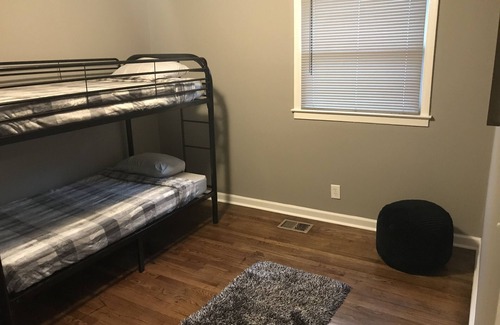 Forest Park House | "Home away from Home" 10 mins from Airport!!!