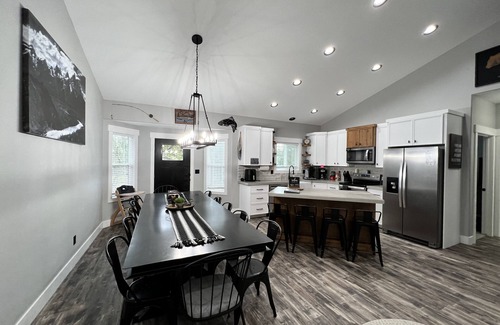 Island Park House | HOME AWAY FROM HOME 🏡