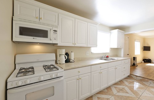 Northridge House | HOME AWAY FROM HOME