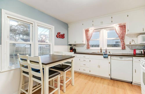 St. Louis Park House | Home Away From Home: Fully Equipped, Pet Friendly Haven Welcomes You