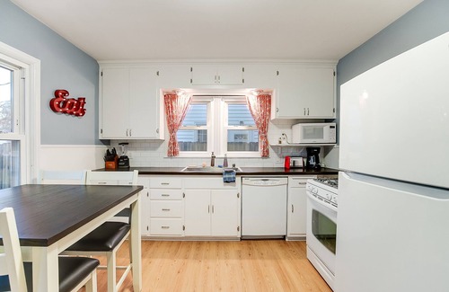 St. Louis Park House | Home Away From Home: Fully Equipped, Pet Friendly Haven Welcomes You