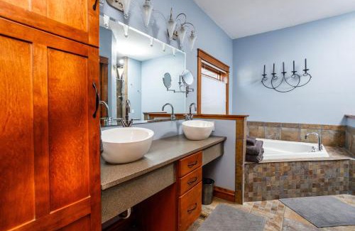 Sturgeon Bay House | Home Away from Home by Simple Life Rentals