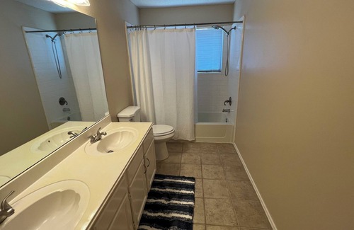 Sugar Land House | Home away from home. Suitable for families close to city center, parks & more