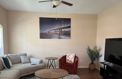 Sugar Land House | Home away from home. Suitable for families close to city center, parks & more